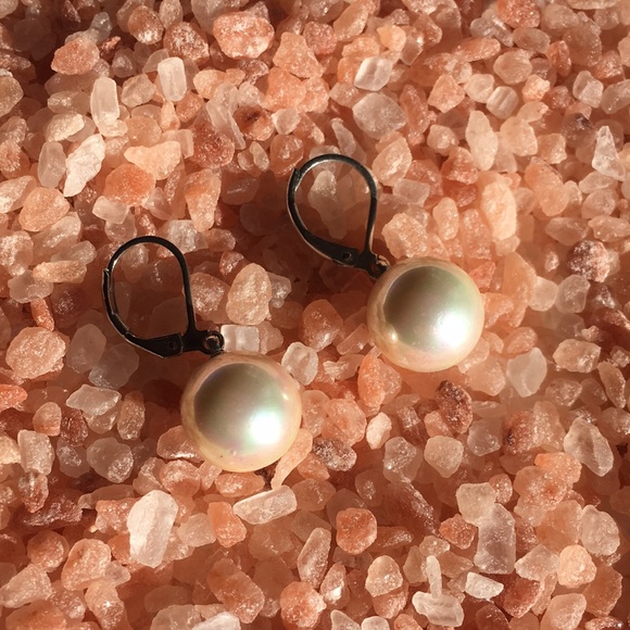 ❤️SALE South Seas 12mm White Shell Pearl Earrings - Picture 4 of 5